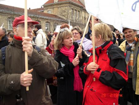 Manif ANTI CPE un jour de pluie .....